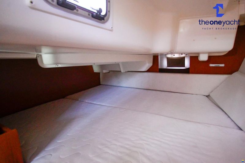 Beneteau Oceanis 37