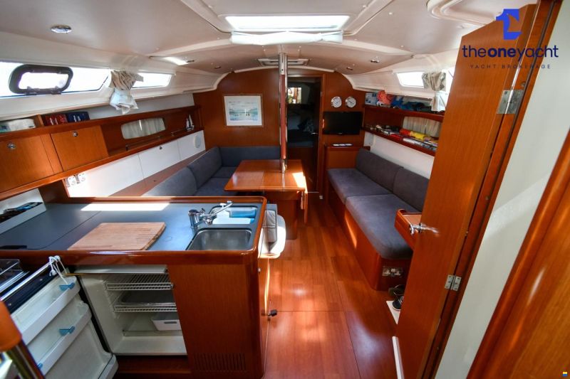 Beneteau Oceanis 37