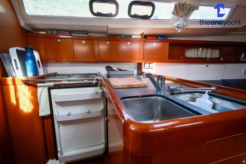 Beneteau Oceanis 37