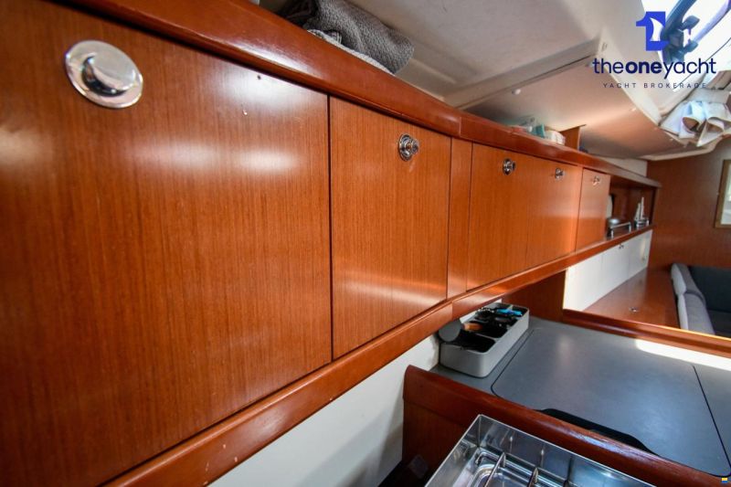 Beneteau Oceanis 37