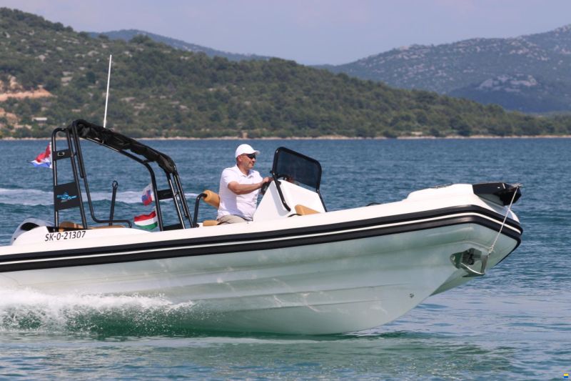 SEA FLASH Luxury 660 hypalon