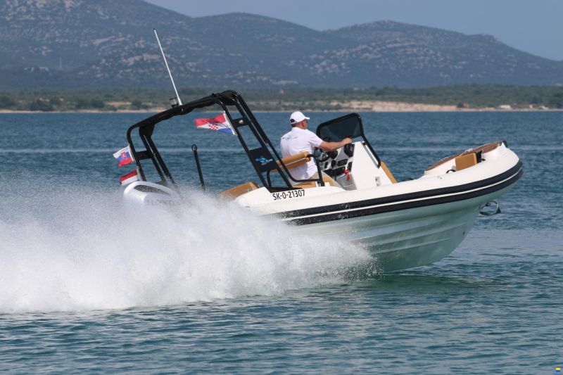 SEA FLASH Luxury 660 hypalon