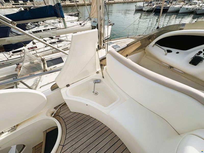 Azimut 46 fly
