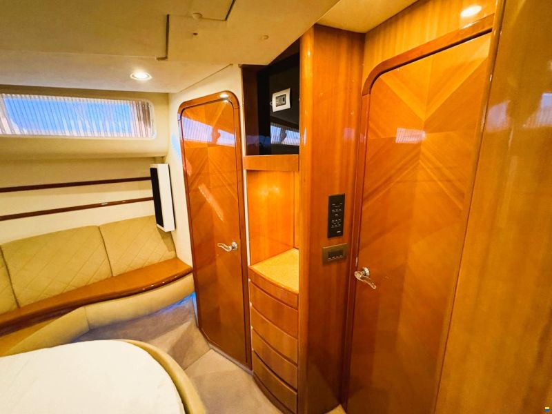 Azimut 46 fly