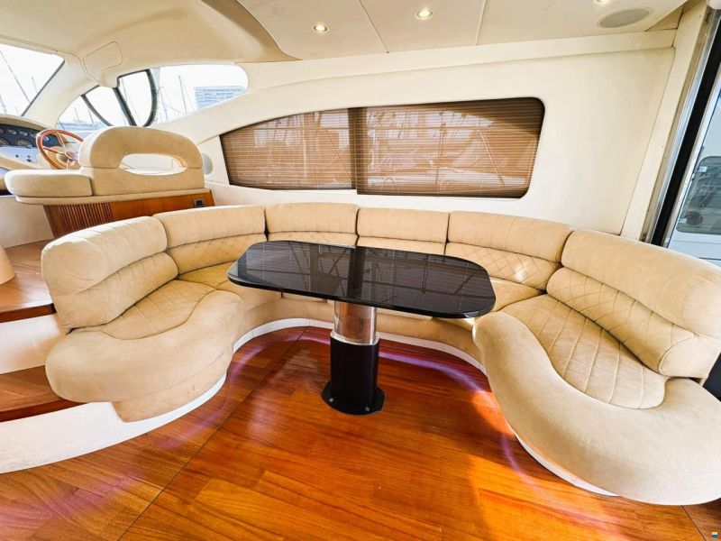 Azimut 46 fly