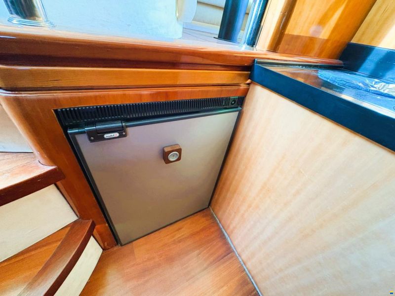 Azimut 46 fly