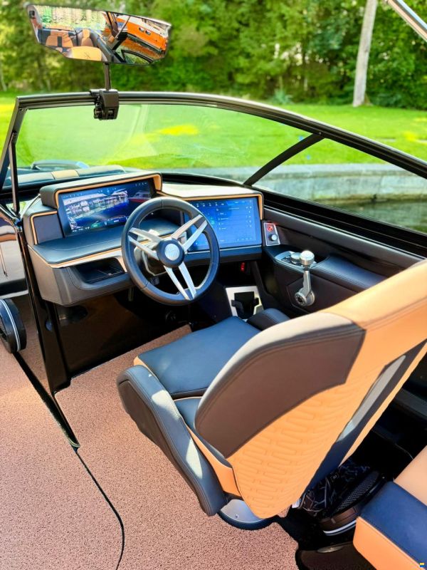 MasterCraft X22 Wakeboard & Wakesurf