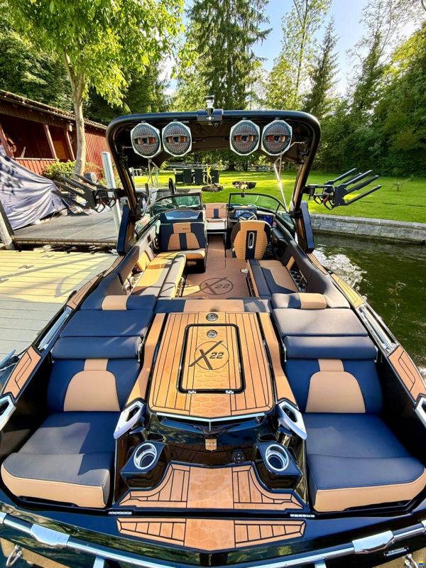 MasterCraft X22 Wakeboard & Wakesurf