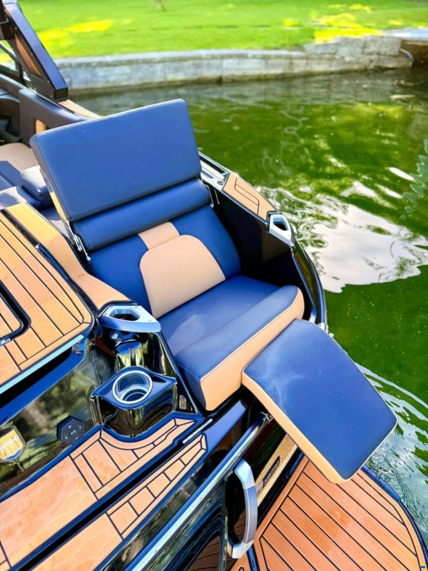 MasterCraft X22 Wakeboard & Wakesurf