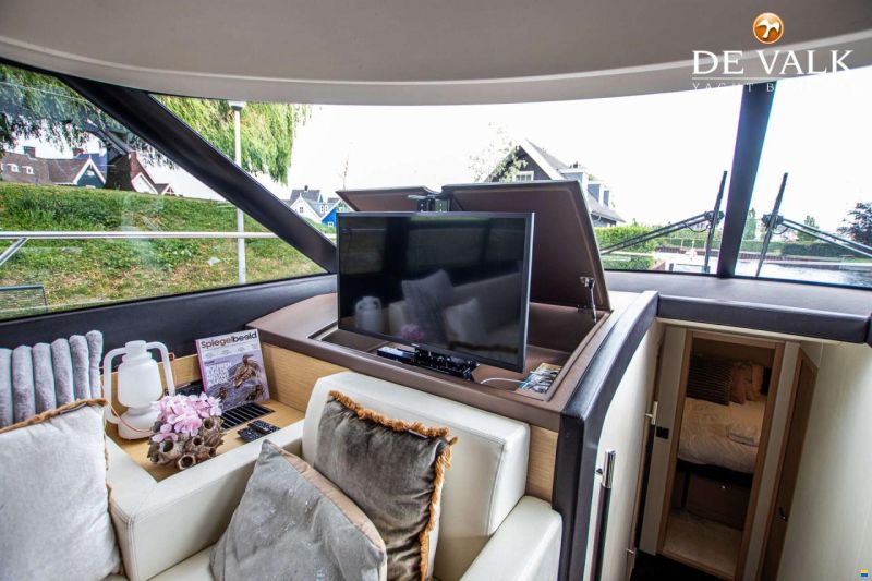 Prestige 550 Flybridge