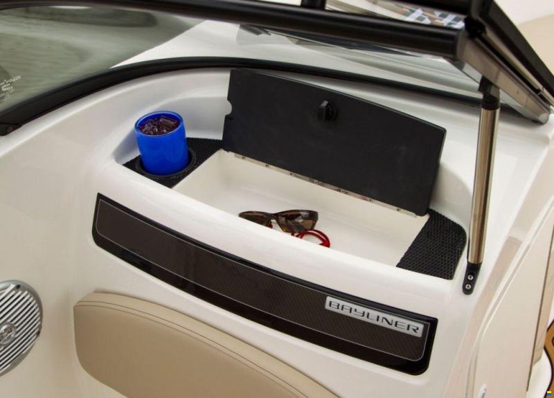 Bayliner Vr5 Bowrider 2018 – Klar til so