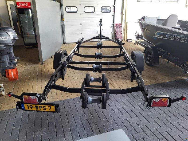 Crestliner 1650 Discovery Tiller