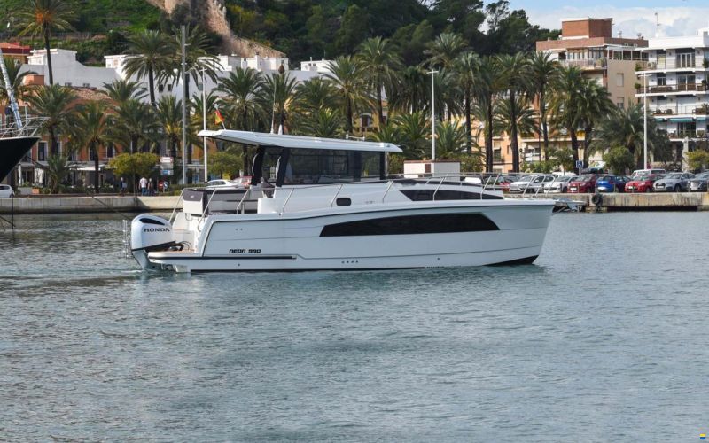 Nautic Yachts 990 neon