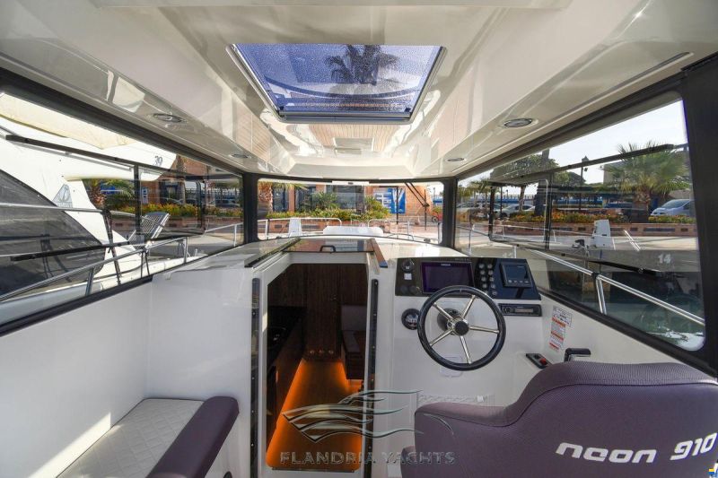 Nautic Yachts 990 neon