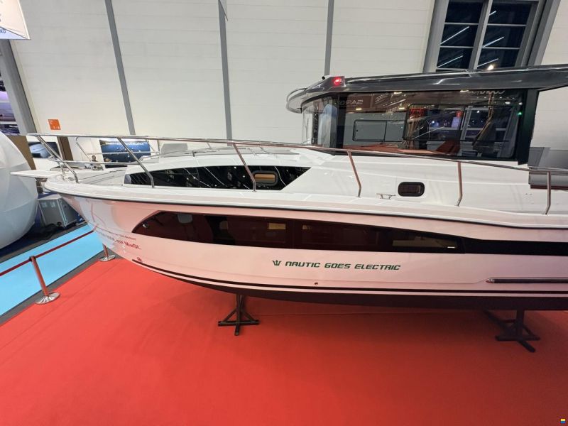 Nautic Yachts 990 neon