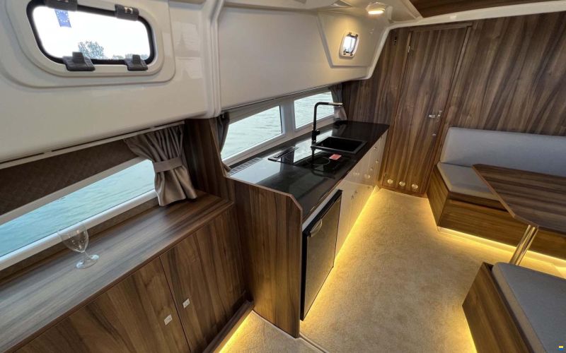 Nautic Yachts 990 neon