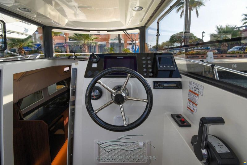 Nautic Yachts 990 neon