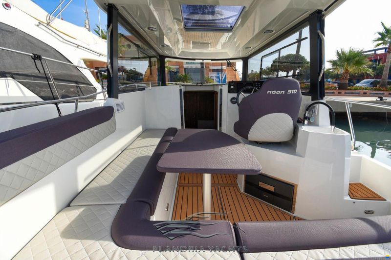 Nautic Yachts 990 neon