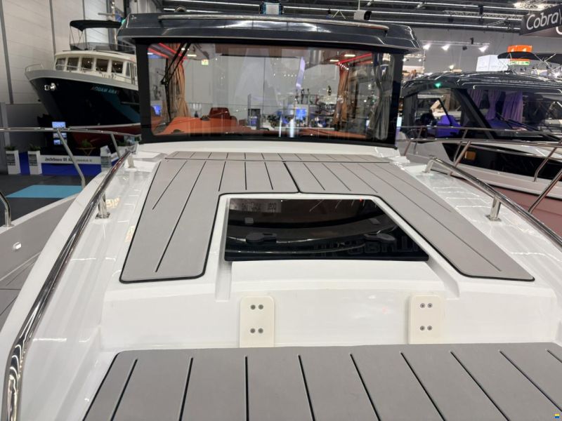 Nautic Yachts 990 neon