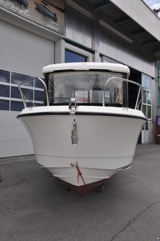 Quicksilver 675 Pilothouse