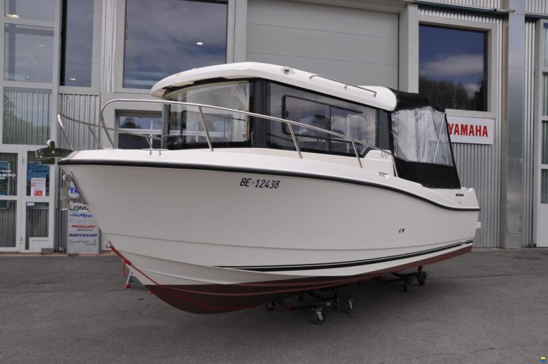 Quicksilver 675 Pilothouse