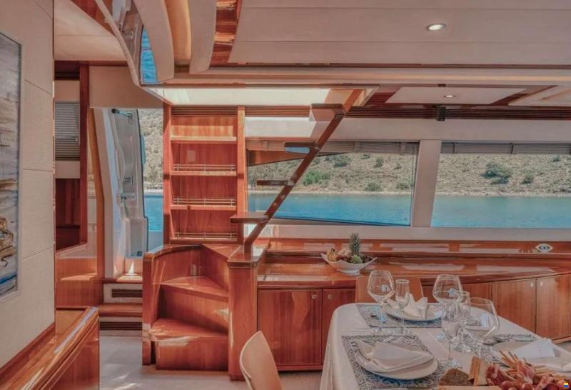 Ferretti 830