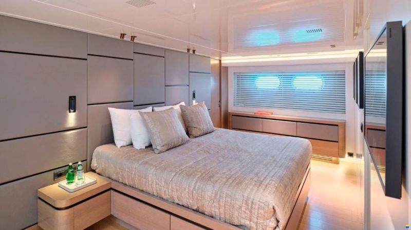 Admiral Yachts Admiral 23.98m