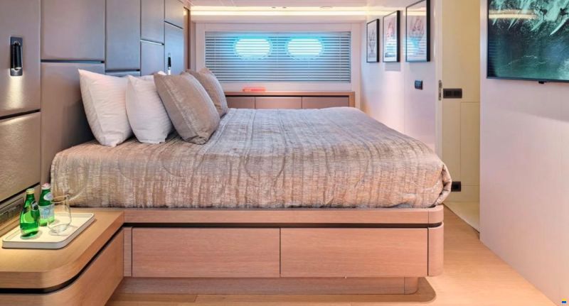 Admiral Yachts Admiral 23.98m