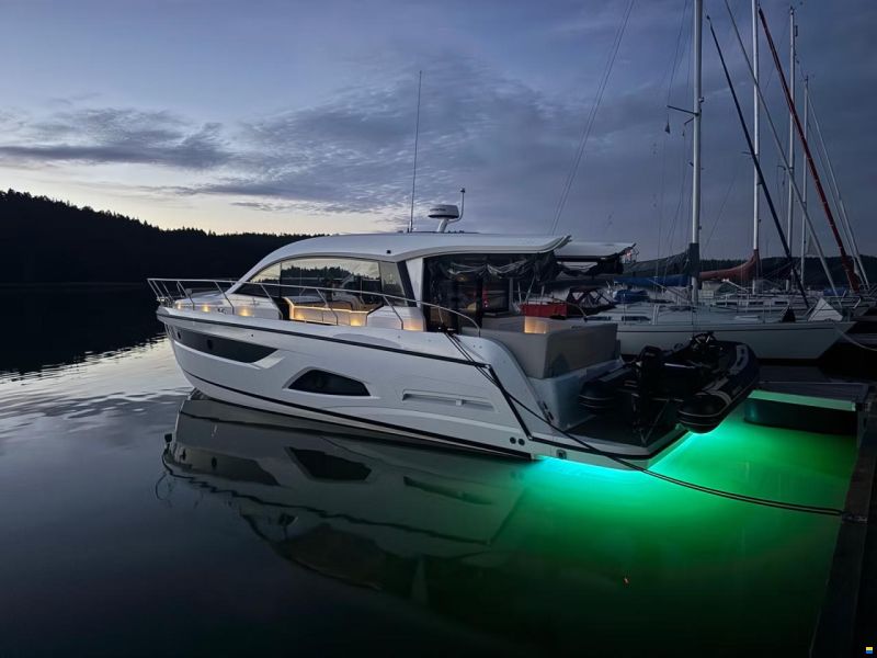 Sealine C390