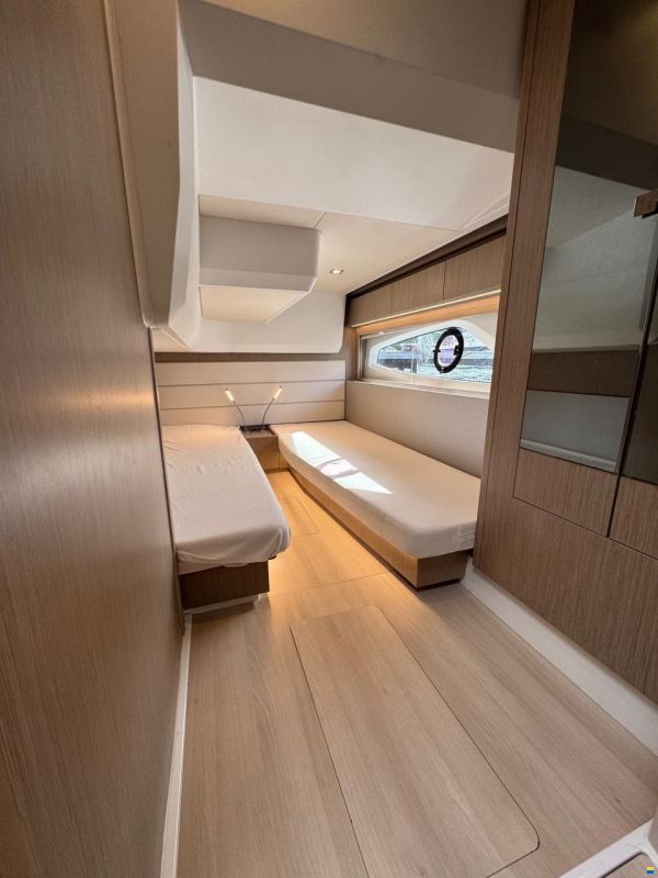 Sealine C390