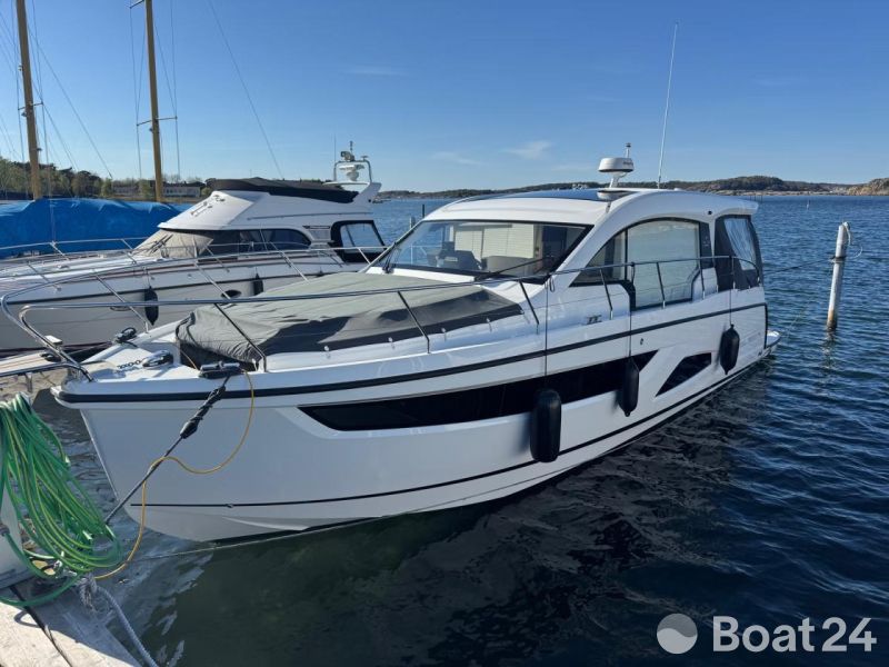 Sealine C390