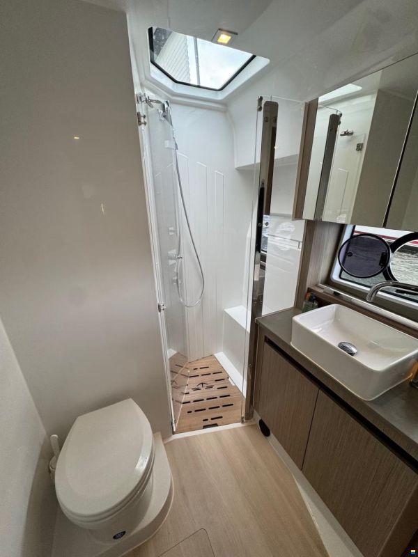 Sealine C390