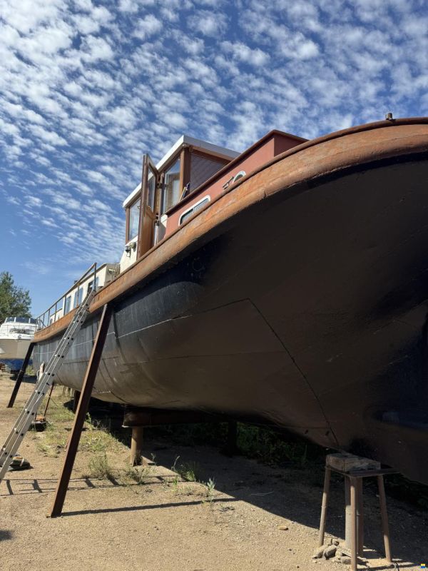 Luxemotor Dutch barge