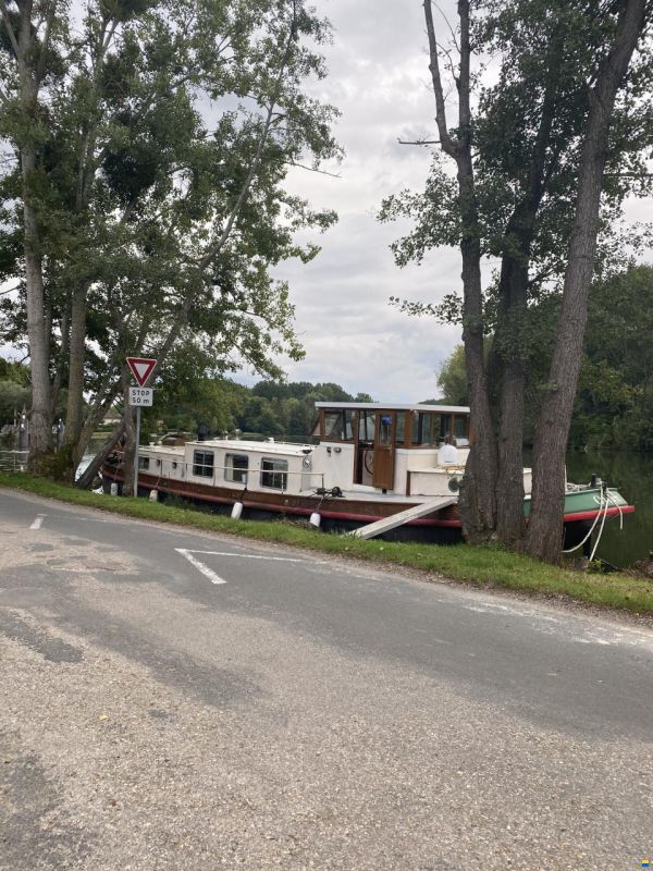 Luxemotor Dutch barge