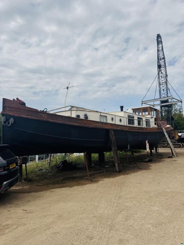 Luxemotor Dutch barge
