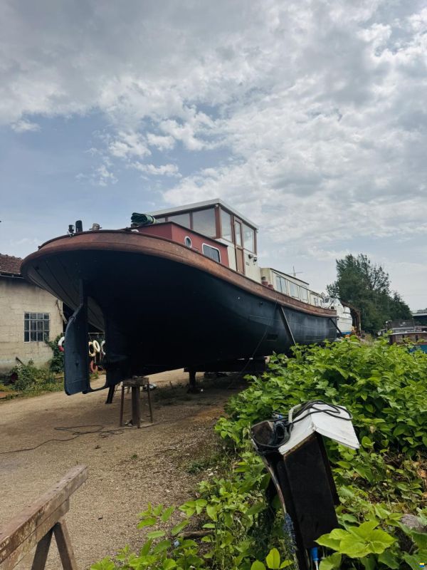 Luxemotor Dutch barge