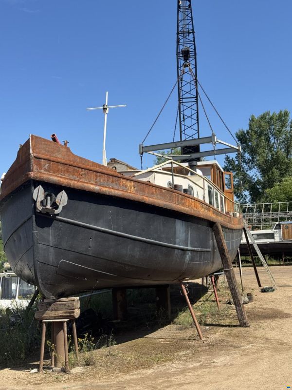 Luxemotor Dutch barge
