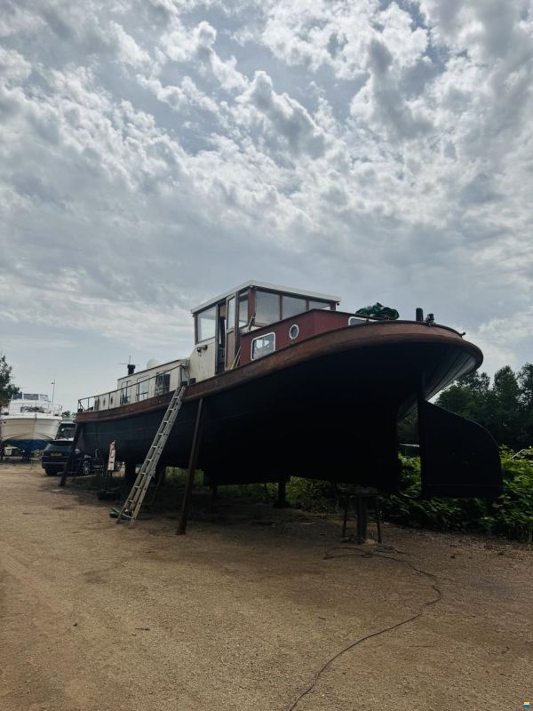 Luxemotor Dutch barge