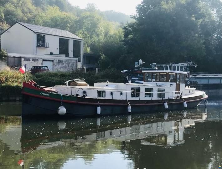 Luxemotor Dutch barge