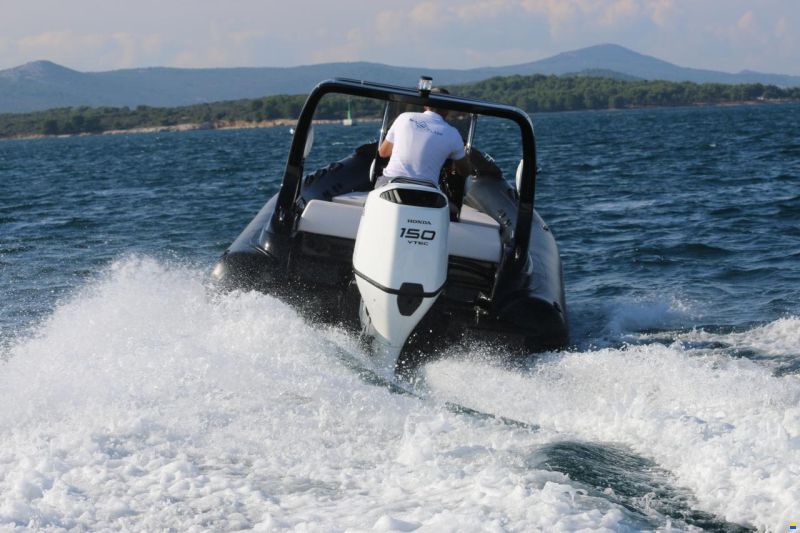 Sea Flash Luxury 620 with Honda BF150