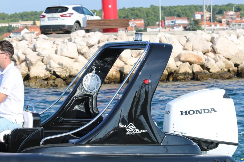 Sea Flash Luxury 620 with Honda BF150