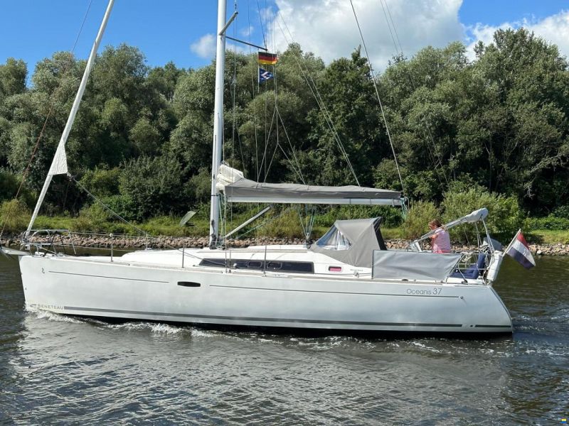 Beneteau Oceanis 37