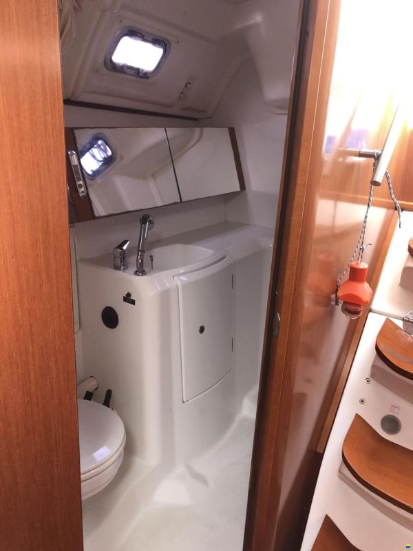 Beneteau Oceanis 37