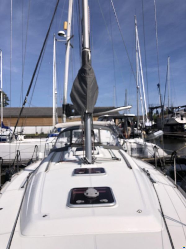 Beneteau Oceanis 37