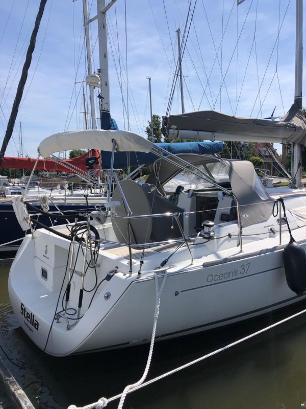 Beneteau Oceanis 37