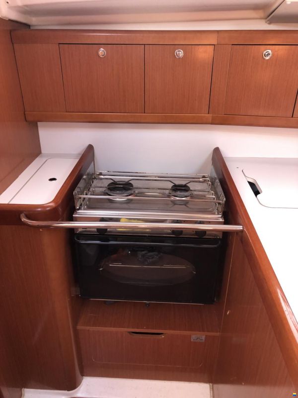 Beneteau Oceanis 37