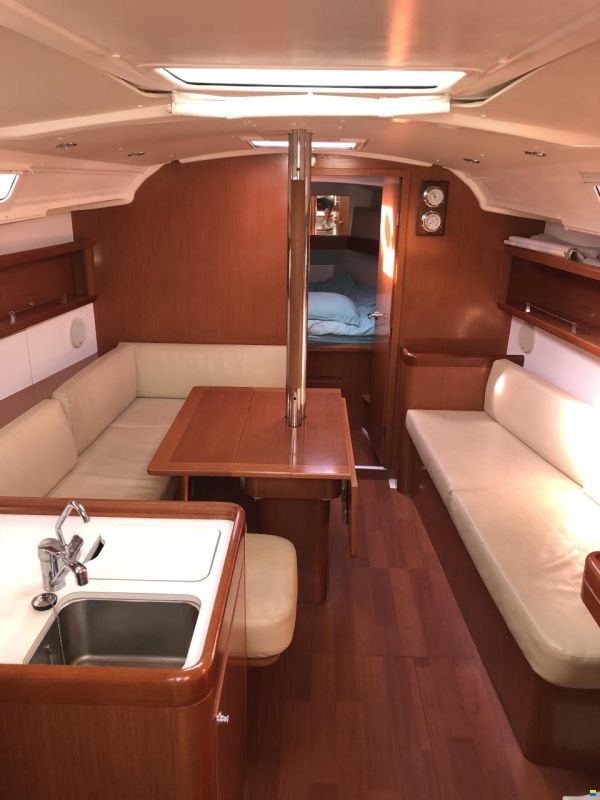 Beneteau Oceanis 37