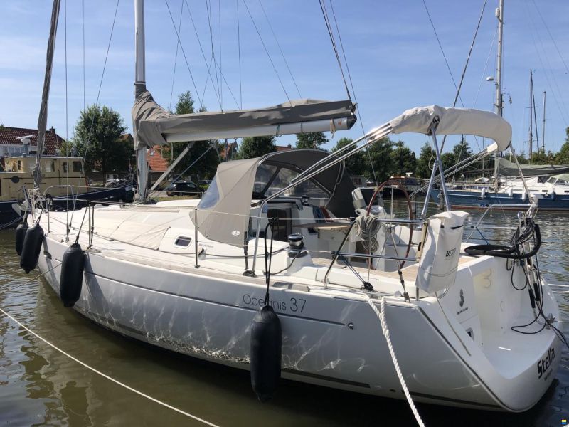 Beneteau Oceanis 37