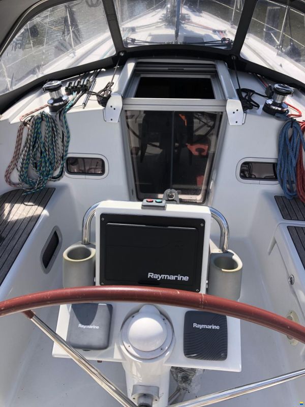 Beneteau Oceanis 37