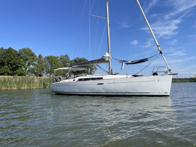 Beneteau Oceanis 37